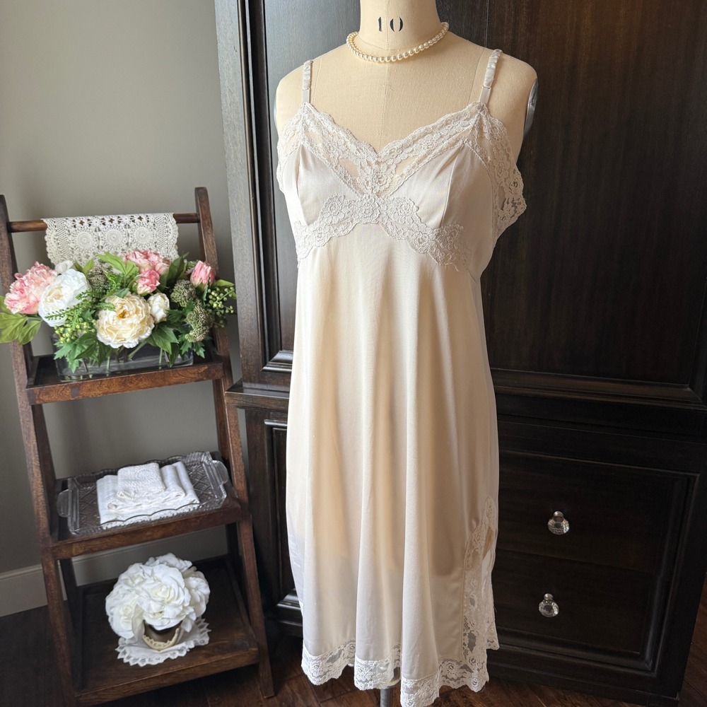 Eton's Vanity Fair Vintage Full Slip Lace Trim Champagne Beige Size 38